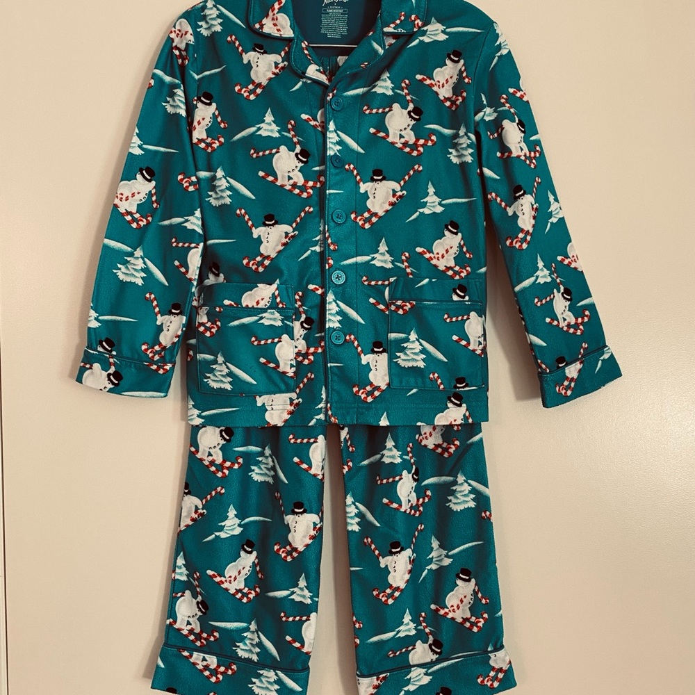 Nick & Nora Girls Green Flannel Pajama Set Size 8 Snowmen Skiing Sleepwear NWOT